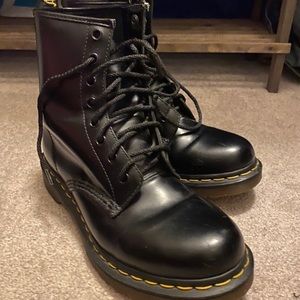Gently worn original Dr. Martens! Size 7!